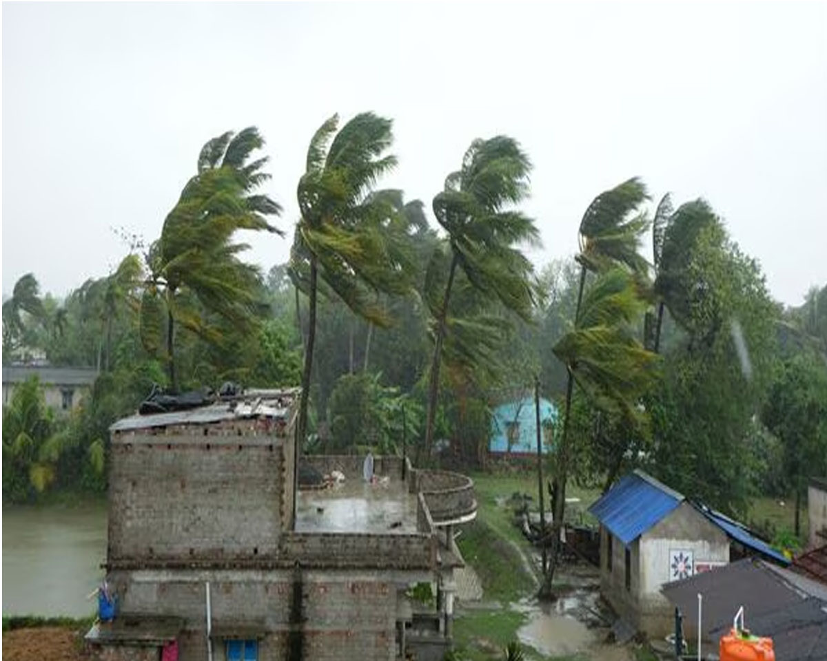 റെമാൽ ചുഴലിക്കാറ്റ് പശ്ചിമബംഗാളിൽ കരതൊട്ടു; ഒരു ലക്ഷത്തിലധികം ആളുകൾ ദുരിതാശ്വാസ ക്യാമ്പിൽ