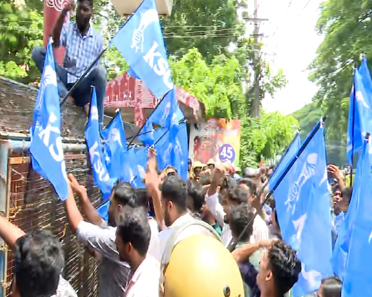 പ്ലസ് വണ്‍ സീറ്റ് പ്രതിസന്ധി: പാലക്കാടും കണ്ണൂരും കെഎസ്‌യു മാർച്ച്, സംഘര്‍ഷം