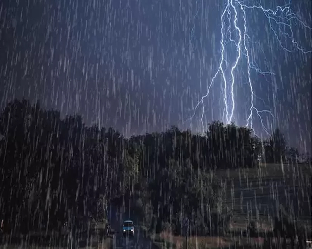 ഇന്ന് കേരളത്തിൽ ഇടിന്നലോടെ മഴയും കാറ്റും; 5 ദിവസം 14 ജില്ലകളിലും മഴ സാധ്യത