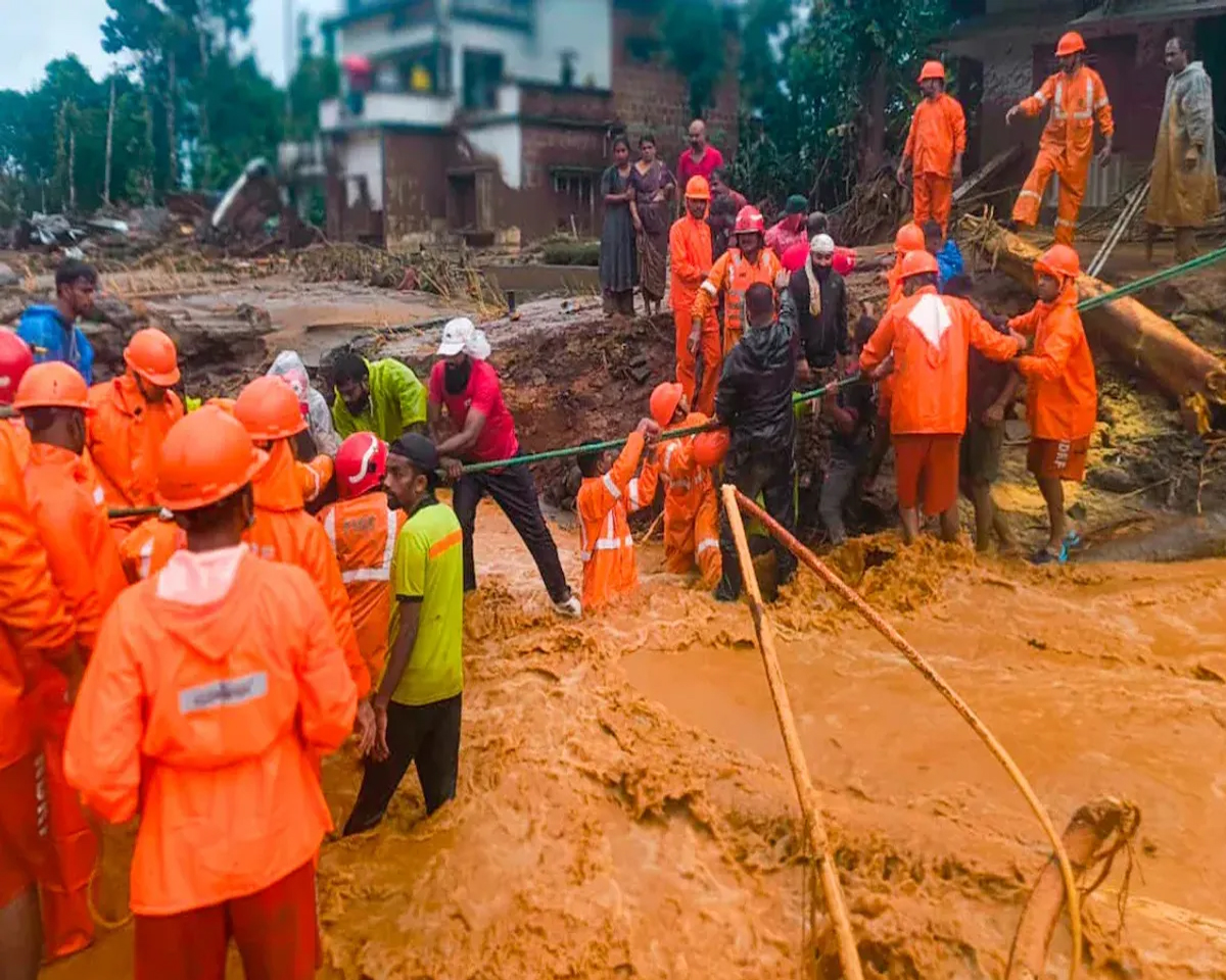 വയനാട് ഉരുള്‍പൊട്ടല്‍: കാണാതായവരെ കണ്ടെത്താന്‍ മുങ്ങൽ വിദഗ്ദ്ധരുടെ സഹായം തേടി പൊലീസ്