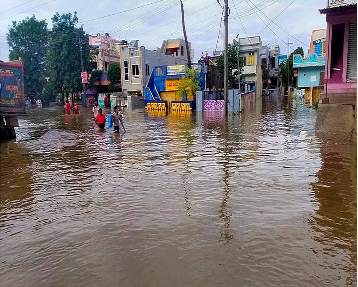 മഴക്കെടുതിയില്‍ ഇതുവരെ 31 മരണം; ആന്ധ്രയിലും തെലങ്കാനയിലും കനത്തമഴ തുടരുന്നു