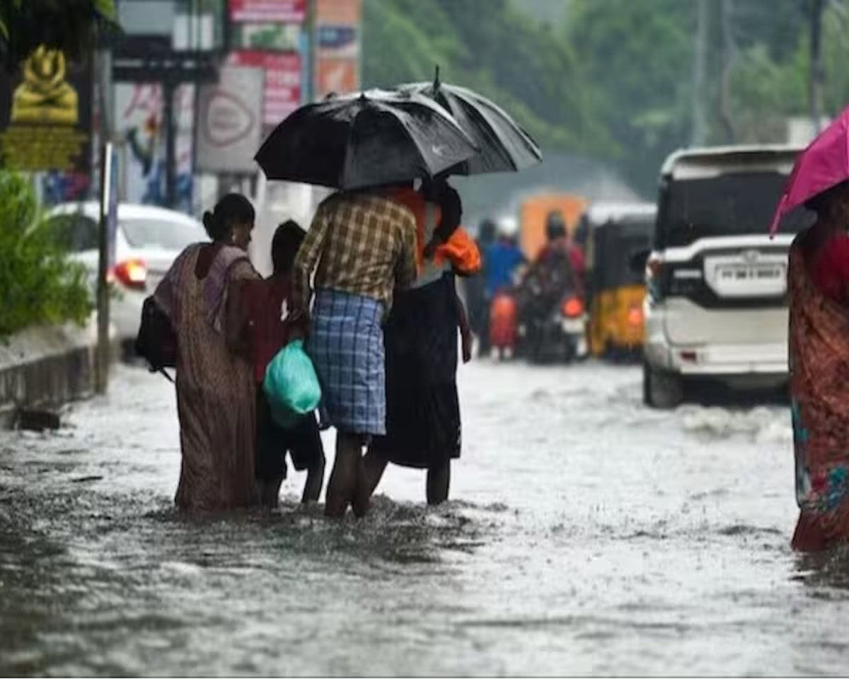 തമിഴ്നാട്ടിൽ കനത്ത മഴ; കേരളത്തിനും ആന്ധ്രാപ്രദേശിനും കർണാടകയ്ക്കും മുന്നറിയിപ്പ്