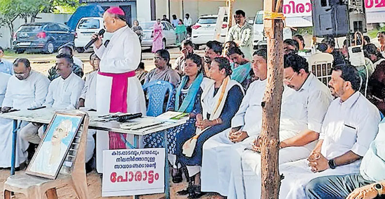 വെടിവെച്ച് കൊന്നാലും വീട് വിട്ട് ഇറങ്ങില്ല…മുനമ്പത്തെ ഭൂമിക്ക് അവകാശികള്‍ വഖഫ് ബോര്‍ഡാണെന്ന്; സമരം 23ാം ദിവസത്തിലേക്ക്