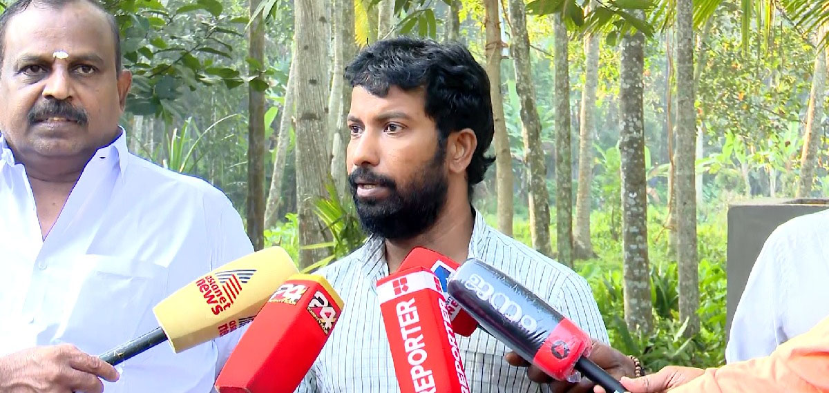 പരാതിക്ക് പിന്നിൽ ‘മുസ്‌ലിം തീവ്രവാദികൾ’ എന്ന് പറഞ്ഞെങ്കിൽ മാപ്പ്’; ഗോപൻ സ്വാമിയുടെ മകൻ സനന്ദൻ